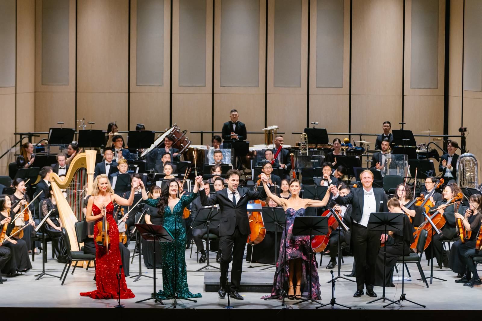 buổi biểu diễn tại nh&agrave; h&aacute;t hồ gươm của SSO