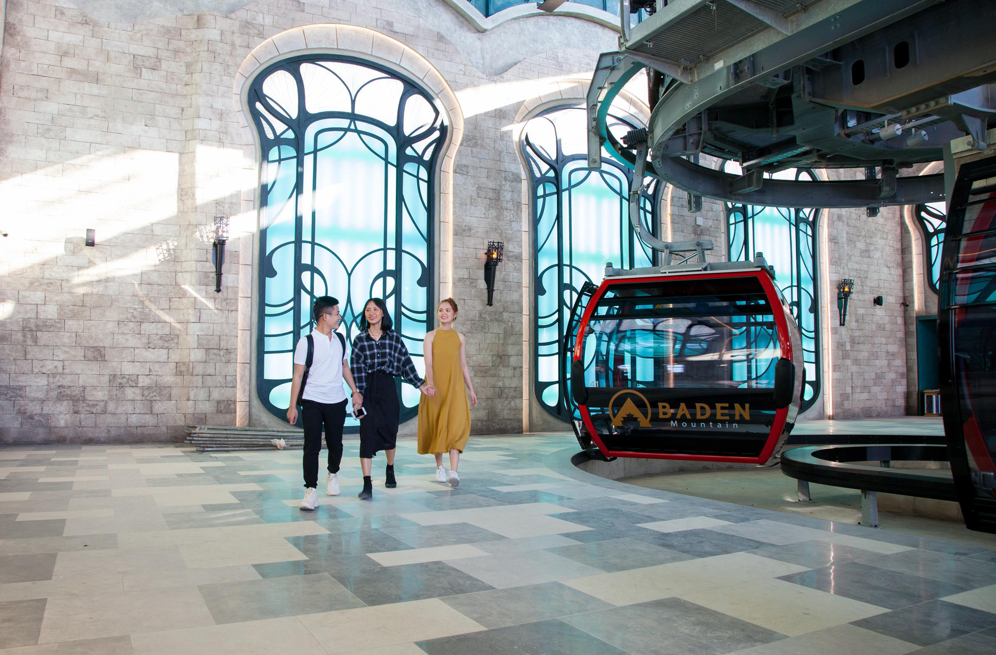 ga b&agrave; đen c&aacute;p treo t&acirc;y ninh